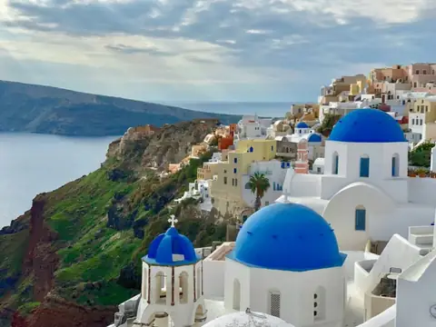 What Is the Best Time to Travel to Santorini?